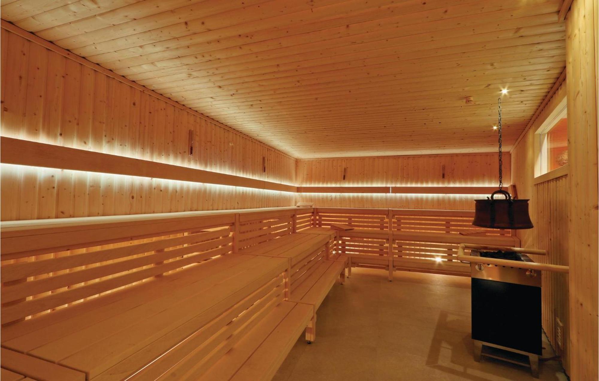 Cozy Apartment In Luebeck Travemuende With Sauna Bagian luar foto