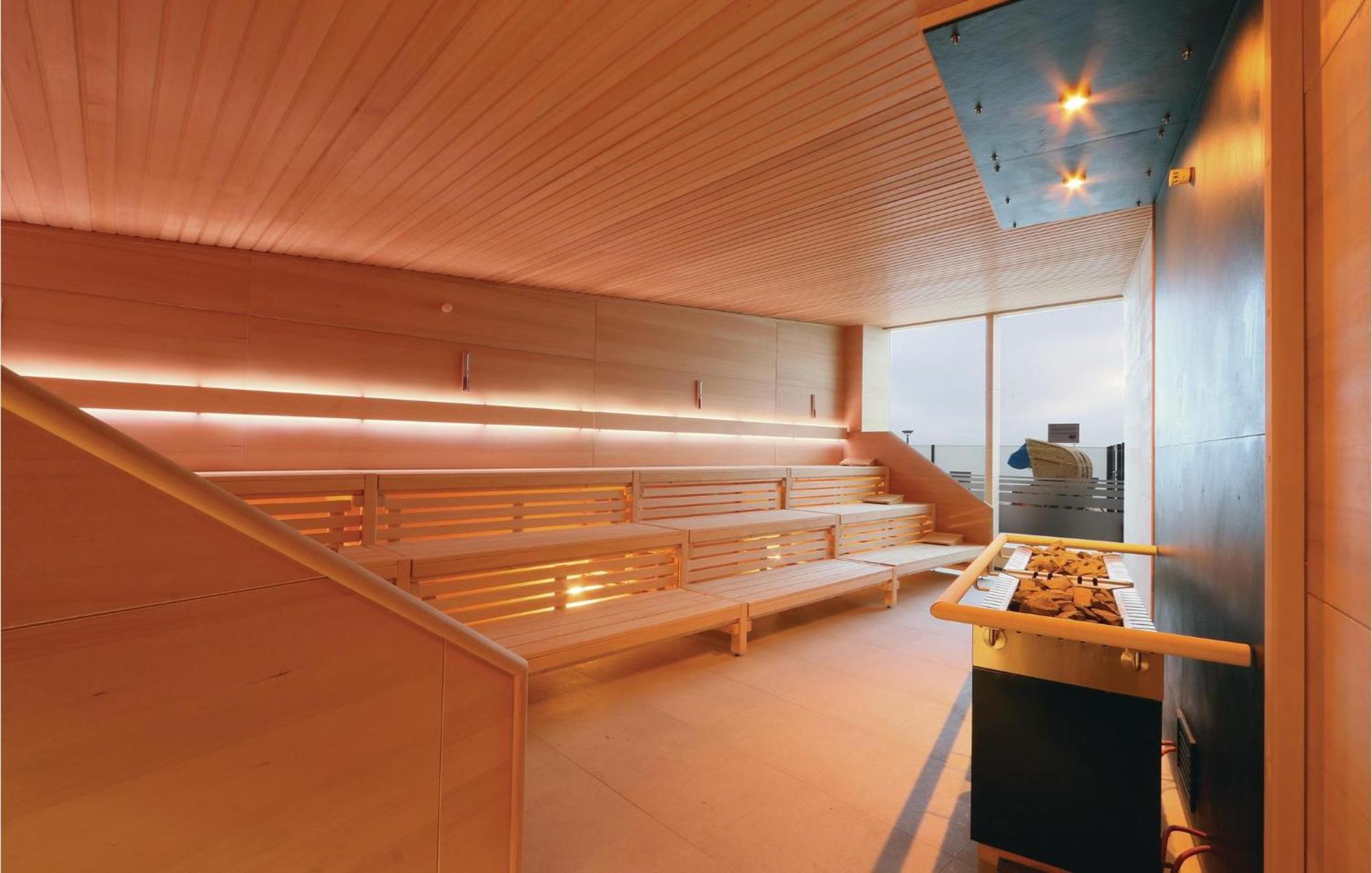 Cozy Apartment In Luebeck Travemuende With Sauna Bagian luar foto