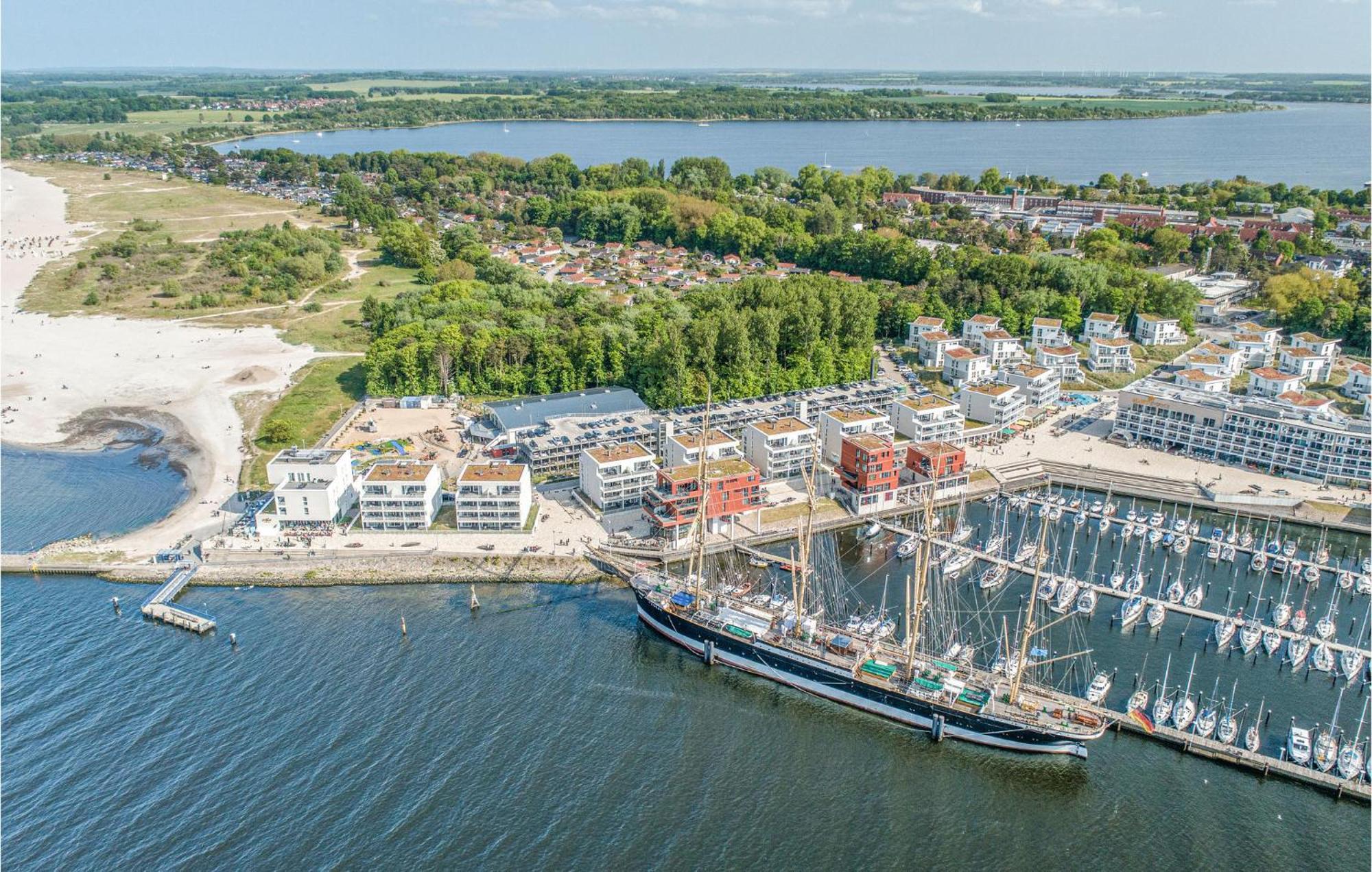 Cozy Apartment In Luebeck Travemuende With Sauna Bagian luar foto
